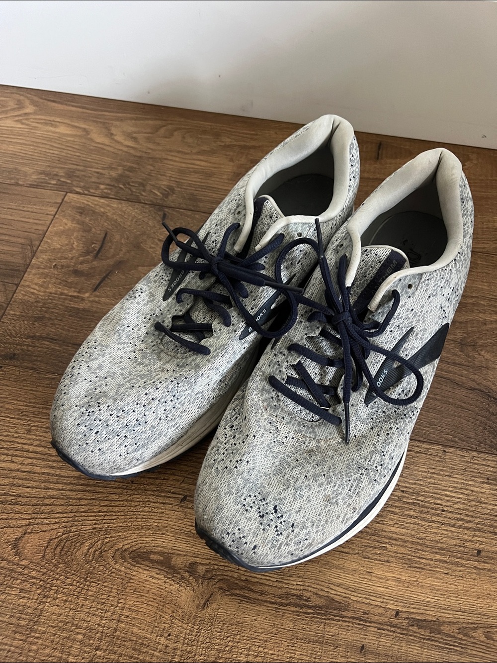 Brooks Men's Gray Running Shoes with Navy Accents